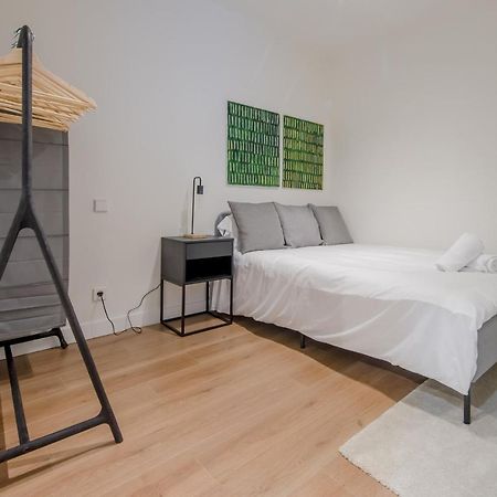 マドリードModern Apt & Cool Interior Design En El Retiroアパートメント エクステリア 写真