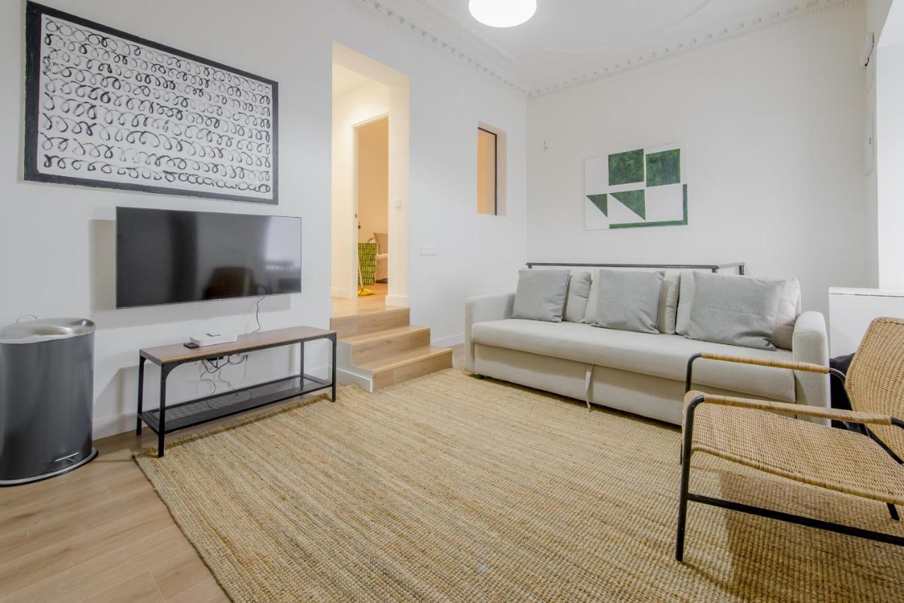 マドリードModern Apt & Cool Interior Design En El Retiroアパートメント エクステリア 写真
