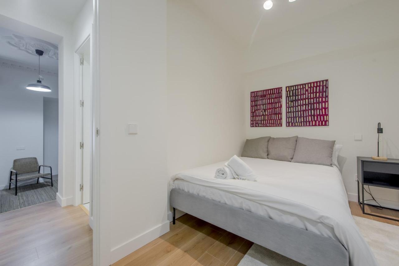 マドリードModern Apt & Cool Interior Design En El Retiroアパートメント エクステリア 写真