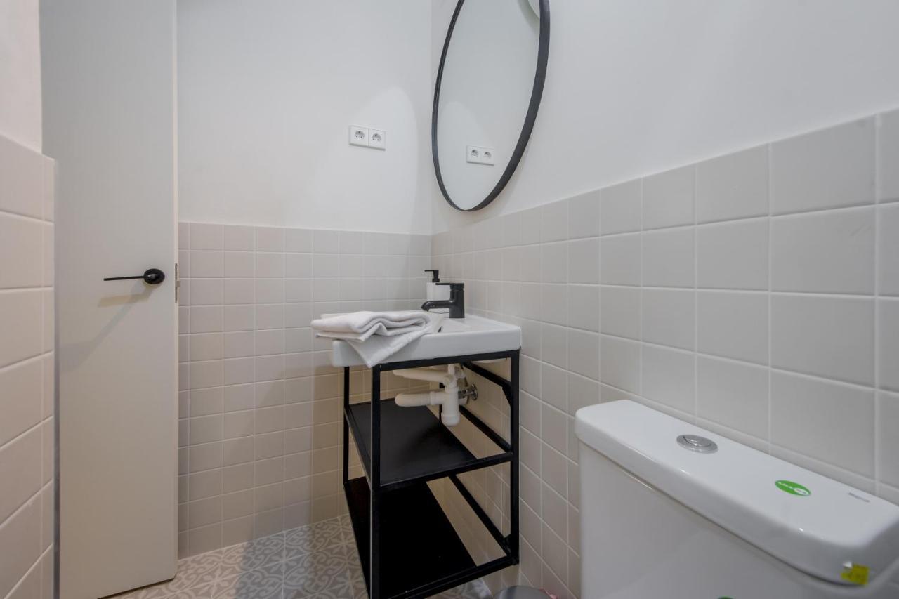 マドリードModern Apt & Cool Interior Design En El Retiroアパートメント エクステリア 写真