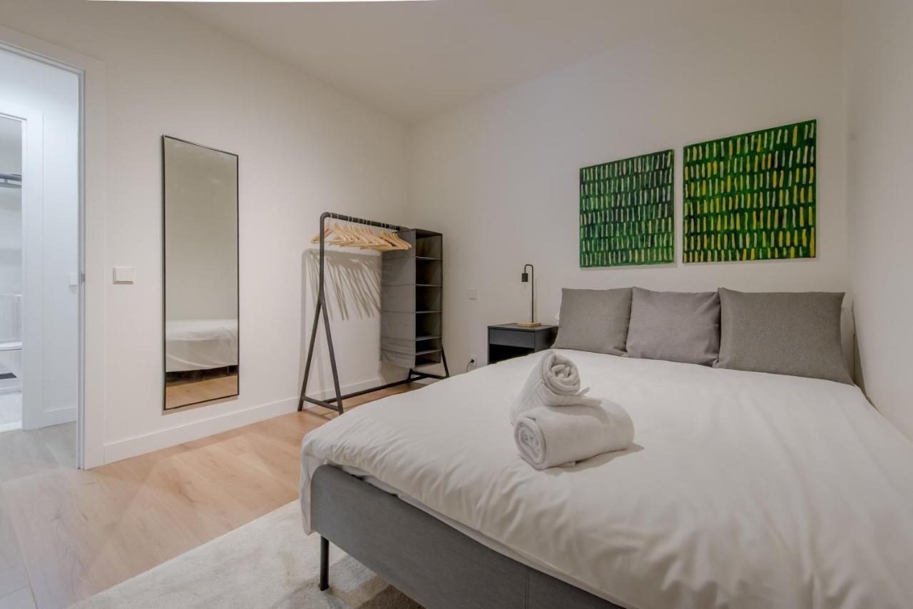 マドリードModern Apt & Cool Interior Design En El Retiroアパートメント エクステリア 写真