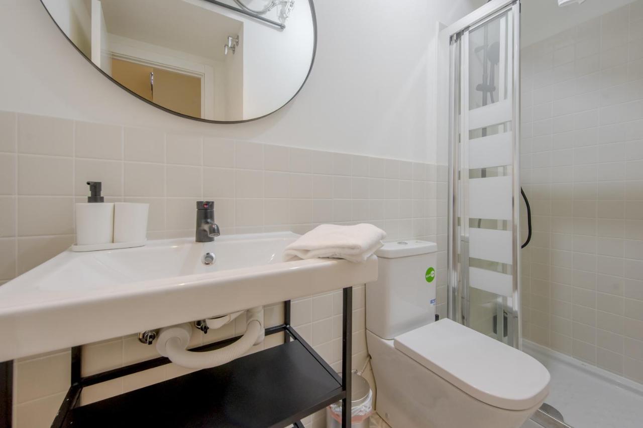 マドリードModern Apt & Cool Interior Design En El Retiroアパートメント エクステリア 写真
