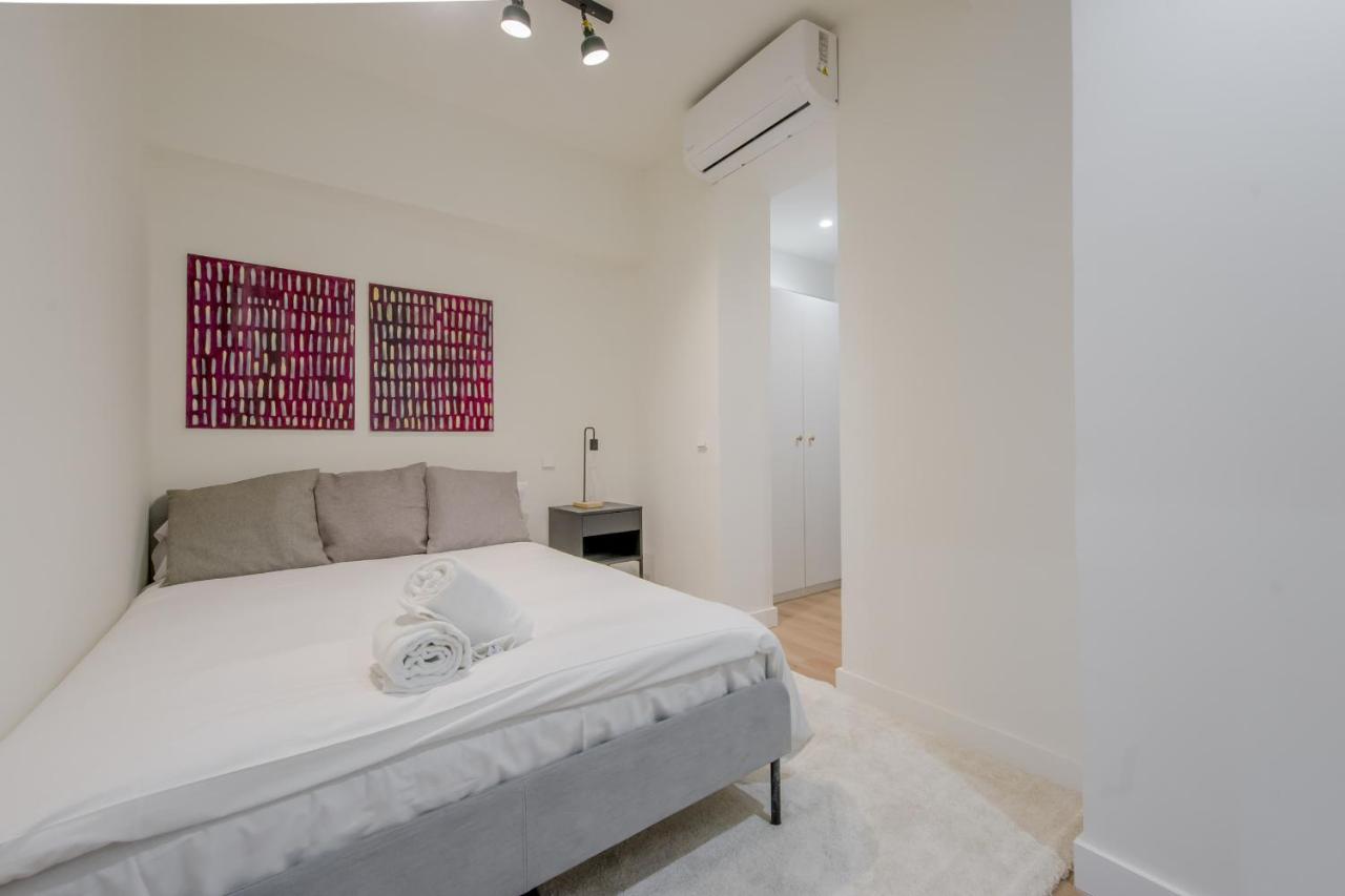 マドリードModern Apt & Cool Interior Design En El Retiroアパートメント エクステリア 写真
