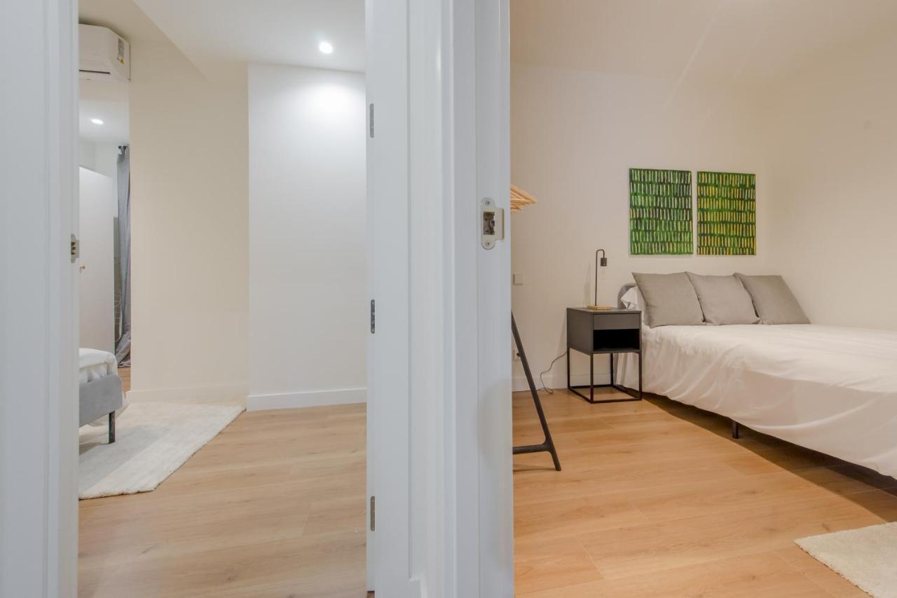 マドリードModern Apt & Cool Interior Design En El Retiroアパートメント エクステリア 写真